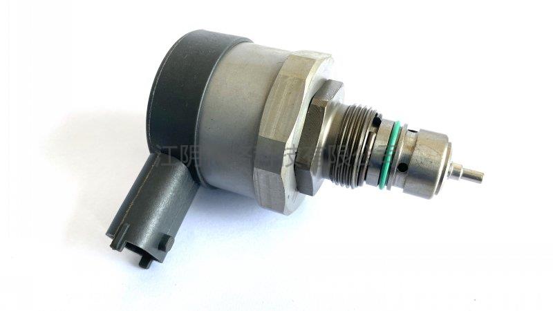 Common rail pipe - electromagnetic pressure regulating valve